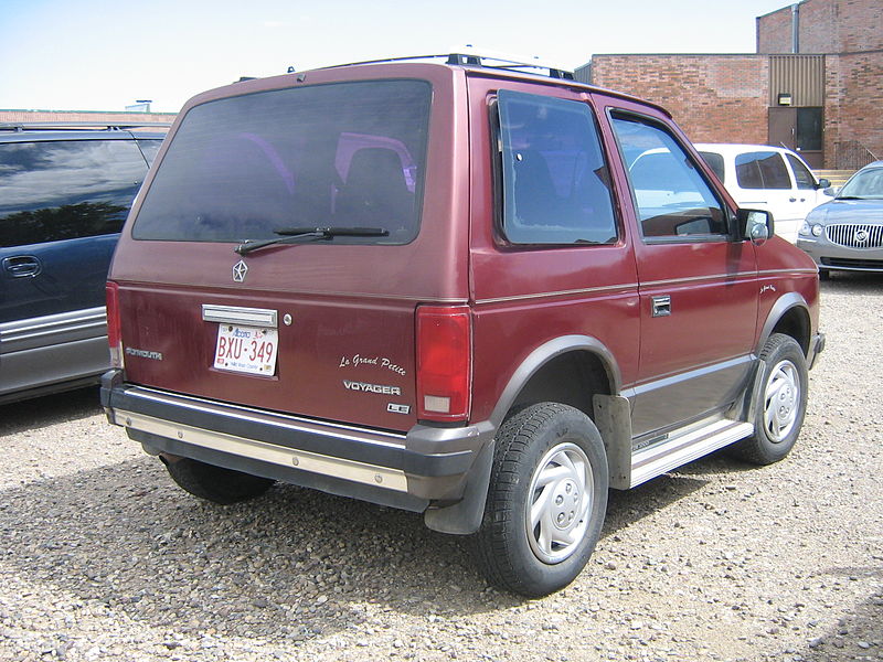 File:Super short wheelbase Plymouth Voyager Minivan (2751583390).jpg