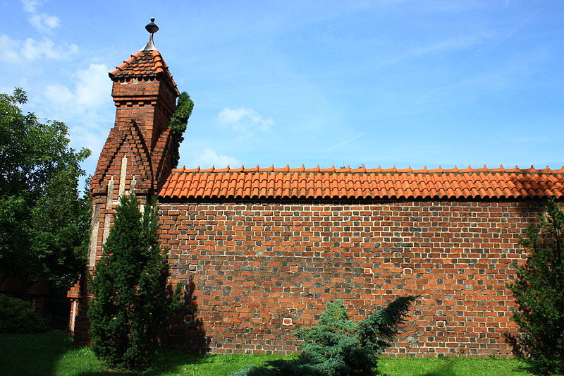 File:Syców, pozostałości murów obronnych, 01.JPG