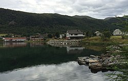 Blick auf die Küste des Dorfes