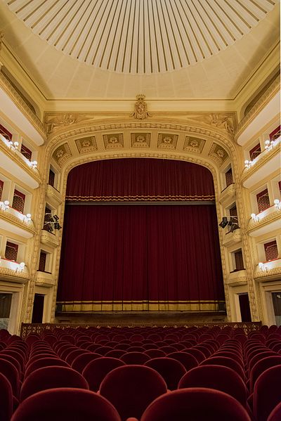 File:Teatro Francesco Cilea di Reggio Calabria.jpg