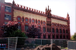 The Templeton's Carpet Factory in the Calton, opened in 1892, designed to resemble the Doge's Palace in Venice. During its construction, on 1 November 1889, part of a wall collapsed. Over 100 women working in the weaving sheds at the back were trapped and 29 were killed. TempletonDogesPalace.jpg