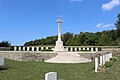 Esplanade surélevée au nord du cimetière.