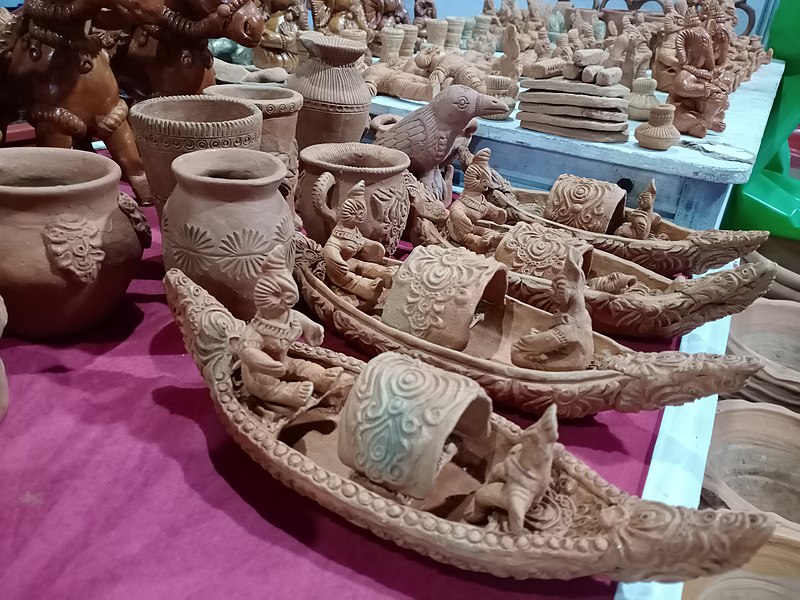 File:Teracotta dolls portraying boats with the boatman.jpg