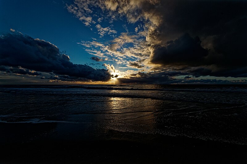 File:Texel - North Sea Beach between Paal 9 & 8 - View WSW.jpg