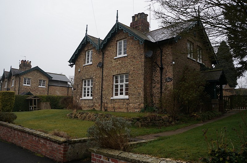 File:The Old School House, Londesborough - geograph.org.uk - 4390228.jpg