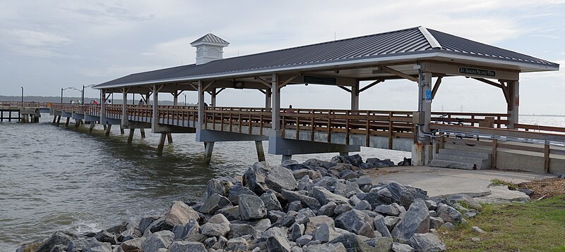 File:The pier in Neptune Park, St. Simons Island, GA, US.jpg