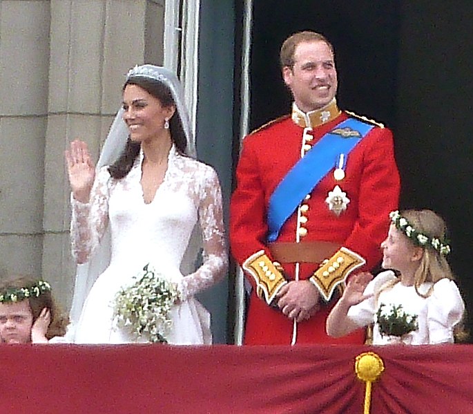 File:The royal family on the balcony (5669970922) (Catherine and William).jpg