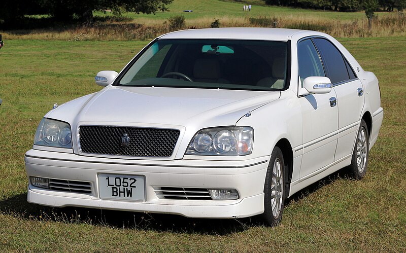 File:Toyota Crown Athlete aka Toyota Crown (S170) declared manufactured 2002 registered in UK May 2019 2500cc per dvla.jpg
