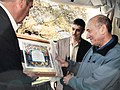 רונן מקבל את ראש הממשלה אהוד אולמרט בביקור במתקן הסינון של מקורות 2007.