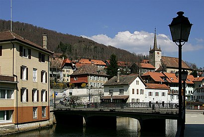 So kommt man zu Le Day mit den Öffentlichen - Mehr zum Ort Hier