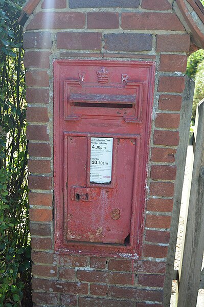 File:Victorian Postbox, Aston (geograph 5957511).jpg