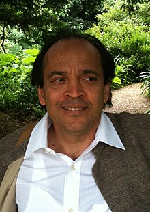 Vikram Seth, in Oxfordshire (cropped).jpg