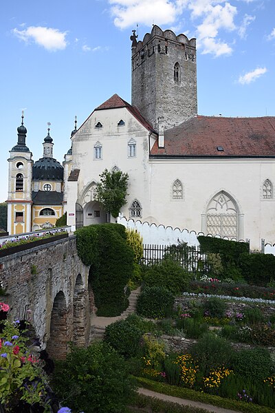 File:Vranov nad Dyjí Castle 11.jpg