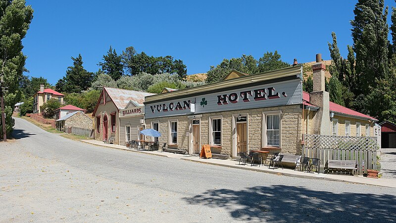File:Vulcan Hotel towards Public Hall and Post Office.jpg