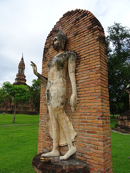 File:Walking Buddha image of Wat Traphang Ngoen.jpg