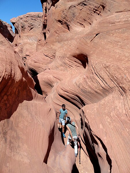 File:Water Holes Canyon, Page (45720399271).jpg