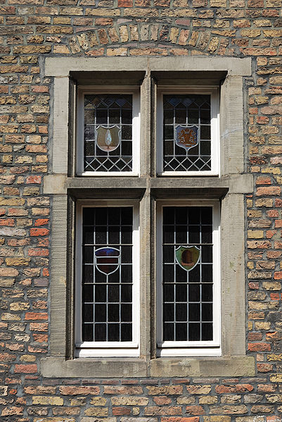 File:Werne-070602 7633-Steinhaus-Fenster.jpg