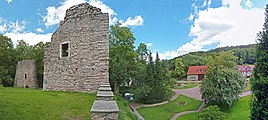 Ruiny zamku na wodzie w centrum Winterstein