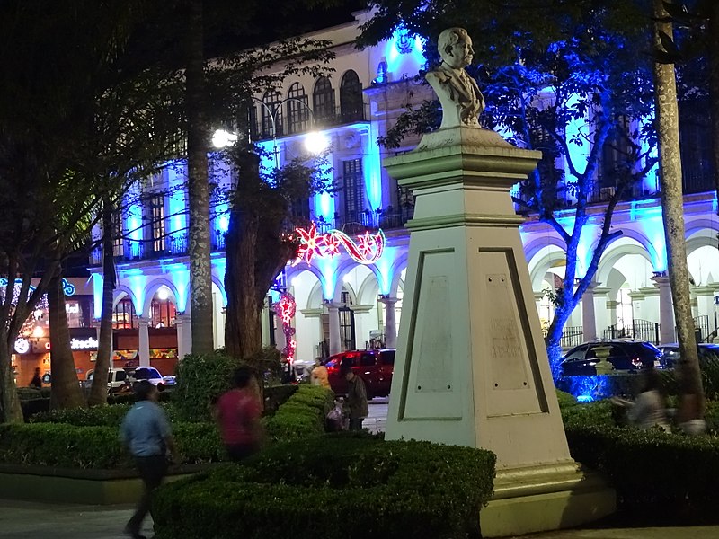 File:Xalapa by Night - Xalapa - Veracruz - Mexico - 02 (15462771674).jpg