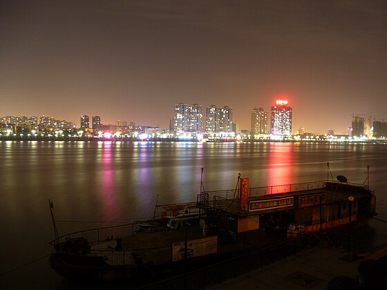 Overlooking Fancheng District from Xiangcheng District on the other side of the Han River.