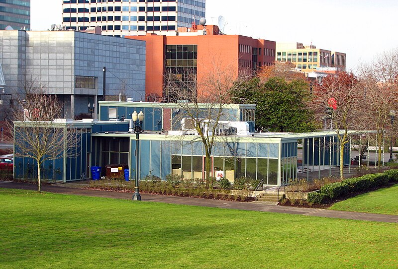 File:Yeon Visitors Information Center from bridge ramp - Portland Oregon.jpg