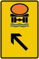 Zeichen 422-15 Wegweiser für bestimmte Verkehrsarten „Fahrzeuge mit wasser­gefährdender Ladung“ – links einordnen; neues Zeichen