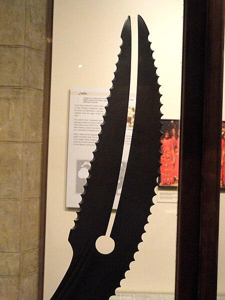 File:Zulfiqr (split-bladed sword), India, blade perhaps 1800s - Higgins Armory Museum - DSC05551.JPG