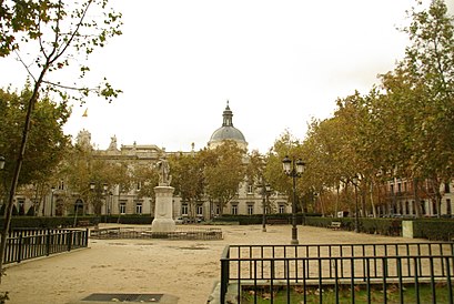 Cómo llegar a Plaza De La Villa De París en transporte público - Sobre el lugar