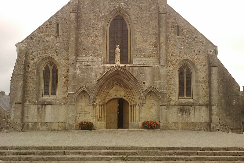 File:Église de Montebourg - portail.jpg