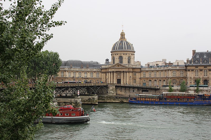 File:Здание Французского института (Institut de France). Вид с набережной Франсуа Миттерана - panoramio.jpg