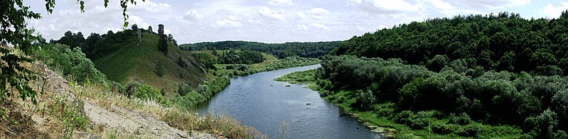 File:Панорама Соколиних Гір із Губківським замком - panoramio.jpg