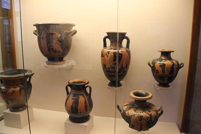 File:Чернолаковая посуда. Archaeological Museum of Rhodes. Old town. Rhodos. Greece. Июнь 2014 - panoramio.jpg