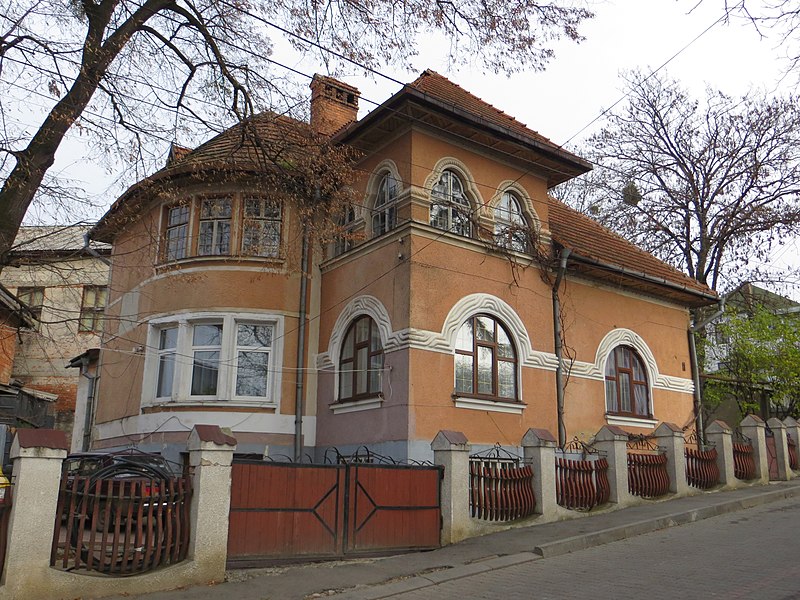 File:Чернівці, вулиця Матросова, 11 - вілла (1).JPG