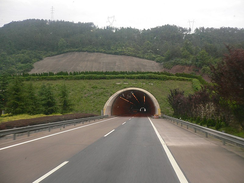 File:高速公路隧道 - panoramio.jpg