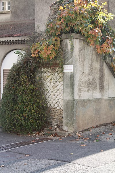 File:02. Piles de la Rue Georges Clémenceau.JPG