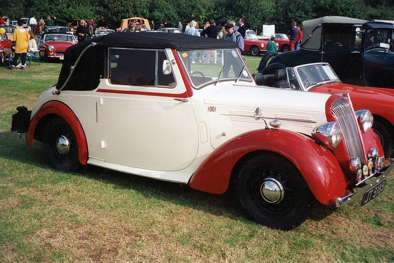 File:1938 Standard Flying 12 Drophead Coupé, front right.jpg