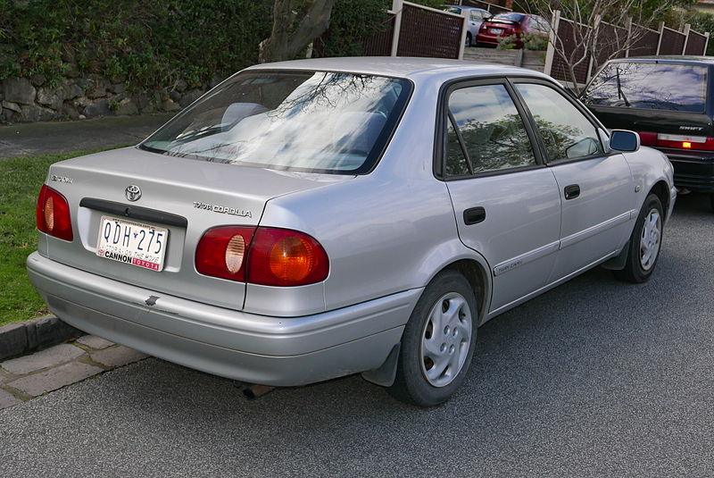 File:2000 Toyota Corolla (AE112R) Conquest sedan (2015-07-03) 02.jpg