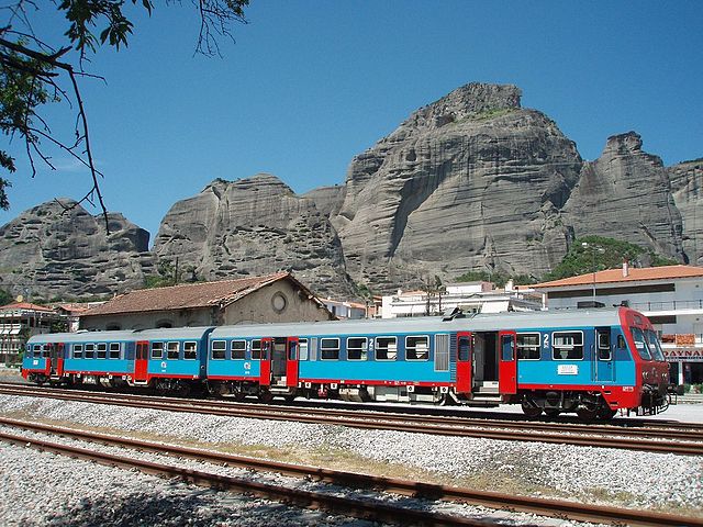 A MAN DMU at Kalampaka station, with the rocks of Meteora in the background