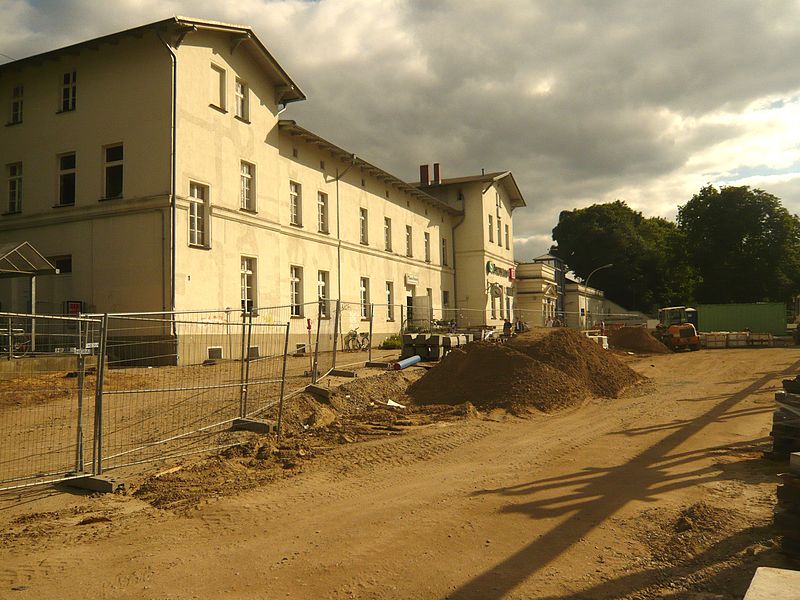 File:2010-06-13 Bernau - AMA.B fec - Bahnhof 344.JPG