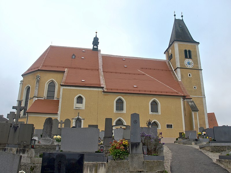 File:2012.10.21 - Strengberg Pfarrkirche Mariae Himmelfahrt - 02.jpg