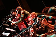 2015-09-05, Nini Flores en la gira La Música Interior (en San Miguel de Tucumán) con flautista y cantante femenina.jpg