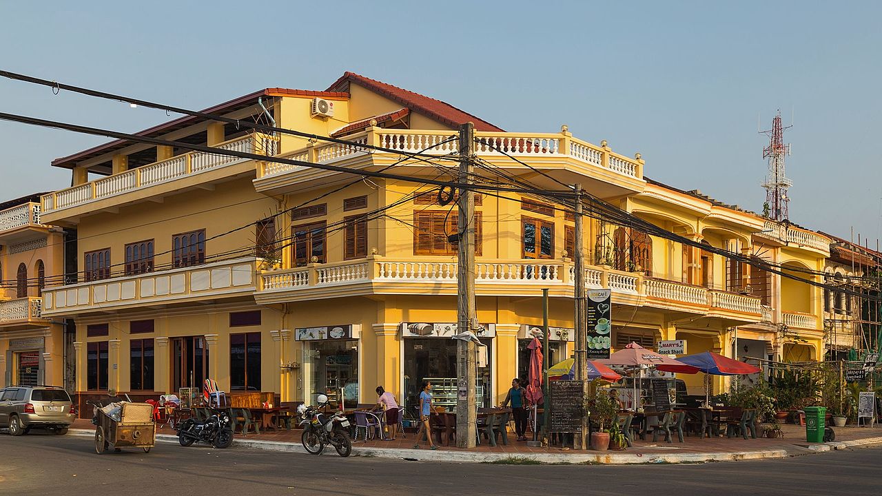 File:2016 Kampot, Budynek ze sklepami.jpg - Wikipedia
