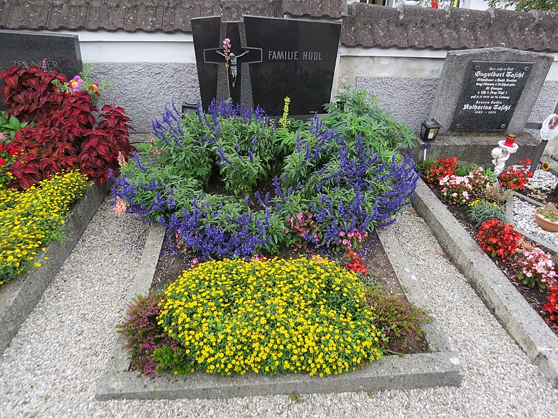 File:2017-09-10 Friedhof St. Georgen an der Leys (357).jpg