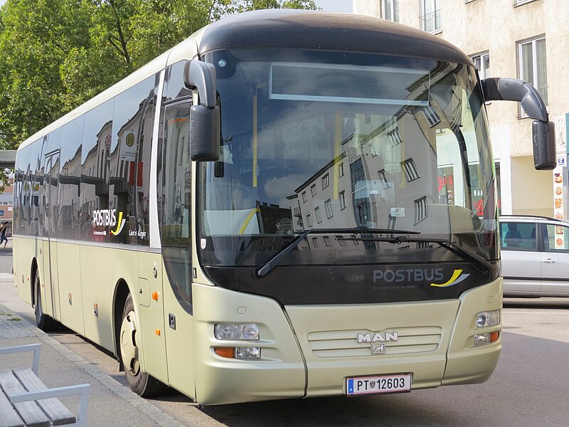 File:2017-09-28 (352) MAN bus at Bahnhof Krems an der Donau.jpg