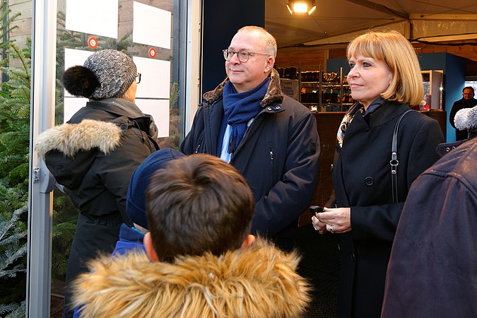 Marie-Hélène Ivol (adjointe au Maire de Belfort chargée des maisons de quartier, des centres culturels, de la politique de la ville et du développement social, de l’éducation, de la restauration scolaire et de la famille, de l’enfance et de la jeunesse et vice-présidente du conseil départemental), Damien Meslot (maire de Belfort), Florence Besancenot (adjointe au maire de Belfort chargée du commerce, de l'artisanat, des halles, des marchés et des terrasses).