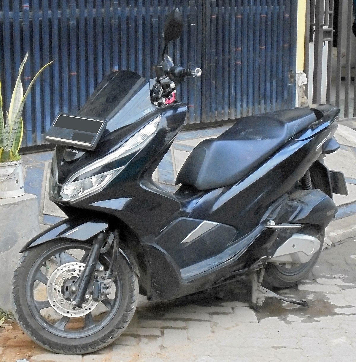 File:2019 Honda PCX 150 (20210817).jpg - Wikimedia Commons