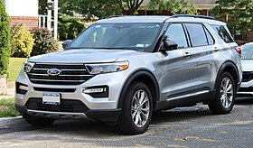 2020 Ford Explorer XLT (2), алдыңғы 9.7.20.jpg