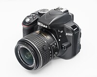 Nikon D3300 egy Nikkor AF-S DX 18-55mm f/3.5-5.6 objektívvel