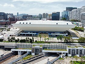 香港体育馆（上），建于港铁红磡站（下）上方