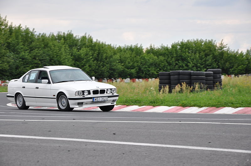 File:525i 24V e34 PL 1.JPG